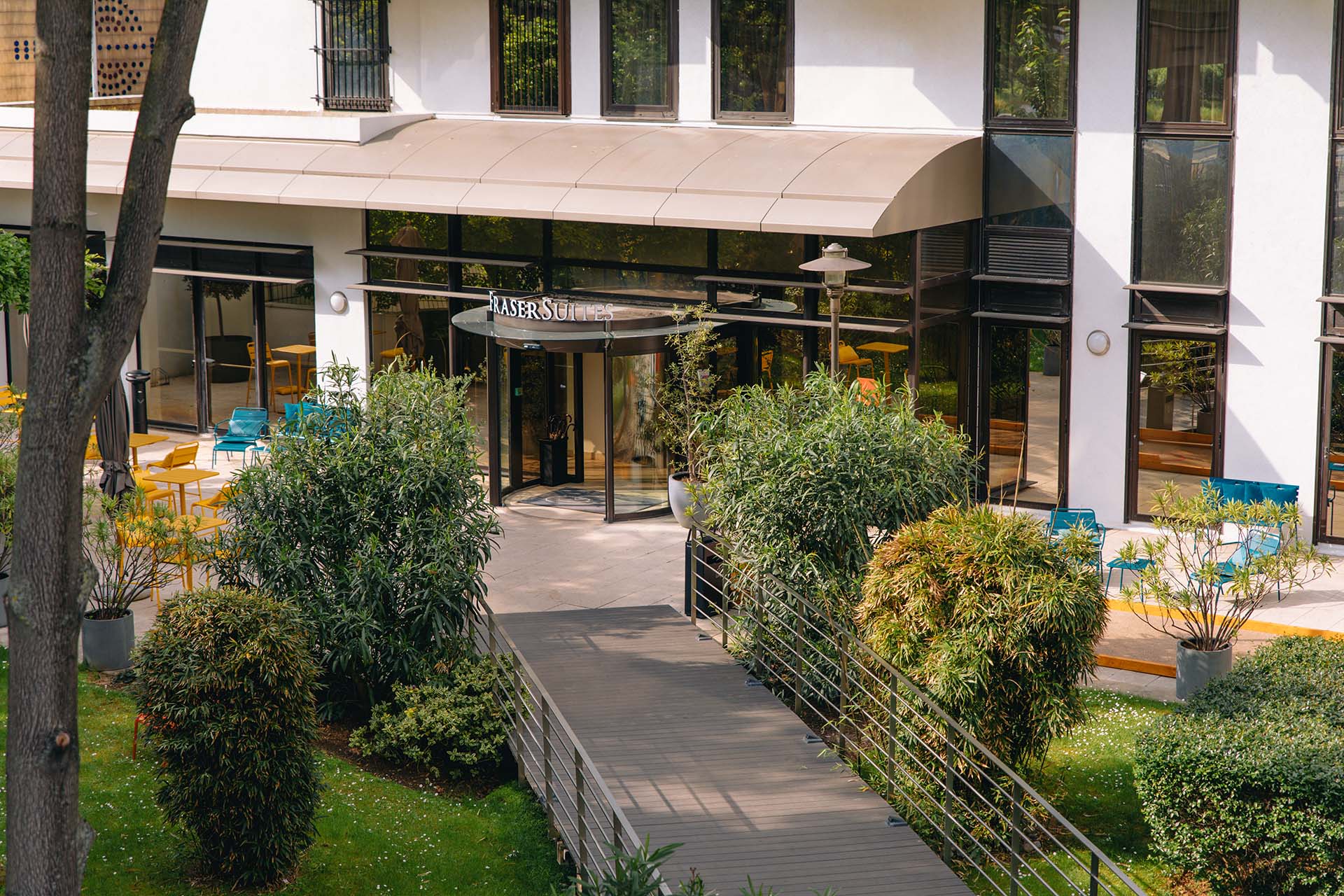 Entrance of Fraser Suites Harmonie - serviced hotel apartment in La Défense Paris